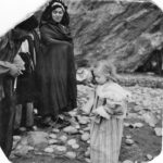 Tournage-1960-à-Lourdes---Il-suffit-d'aimer---Viviane-Loubet-dans-le-rôle-de-Bernadette-enfant---